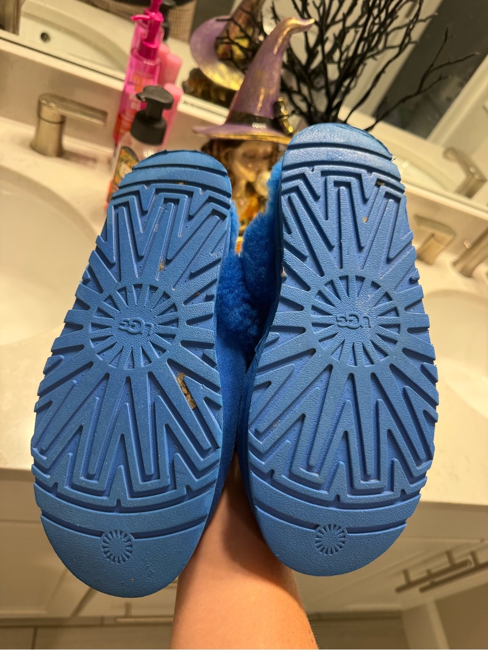 UGG Slippers - Picture 2 of 4